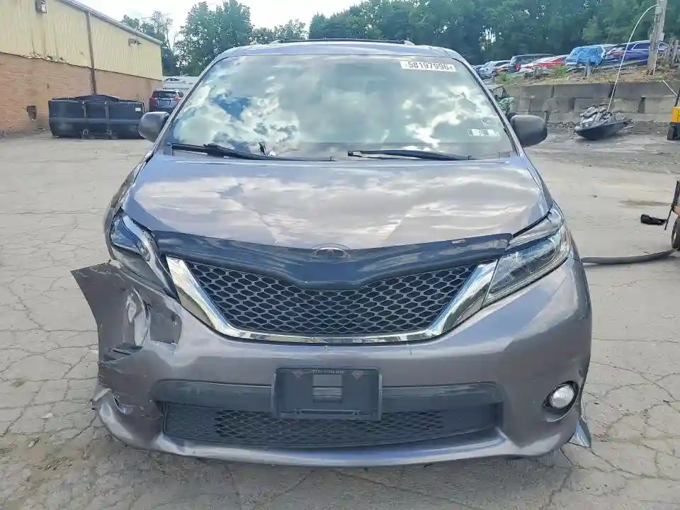 5TDXZ3DC1HS849816 2017 TOYOTA SIENNA-4