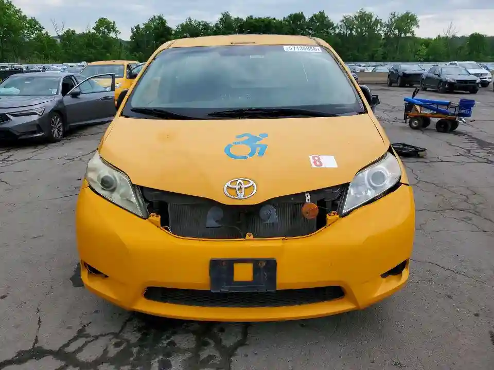 5TDZZ3DC7HS868850 2017 TOYOTA SIENNA-4