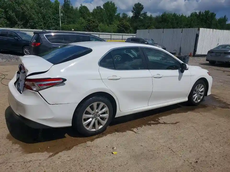 4T1B11HK5JU089748 2018 TOYOTA CAMRY-2
