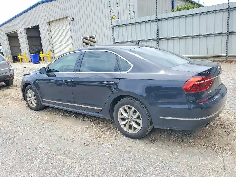 1VWAT7A33HC044076 2017 VOLKSWAGEN PASSAT-1