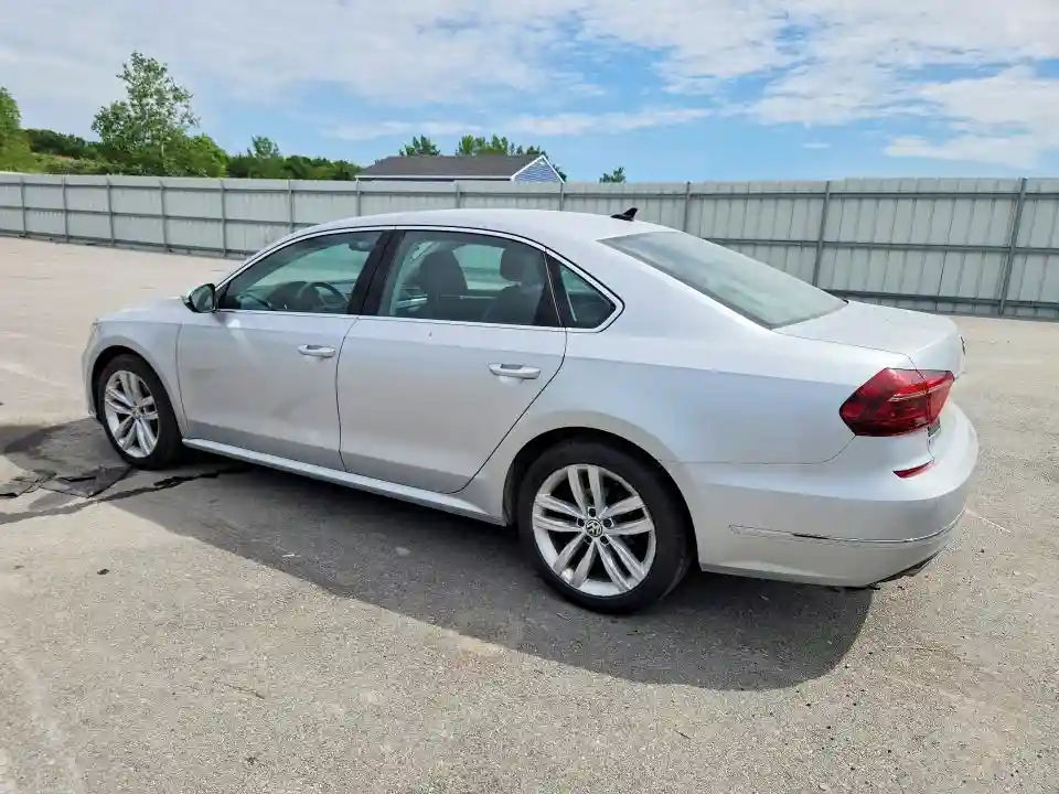 1VWBA7A36JC000878 2018 VOLKSWAGEN PASSAT-1
