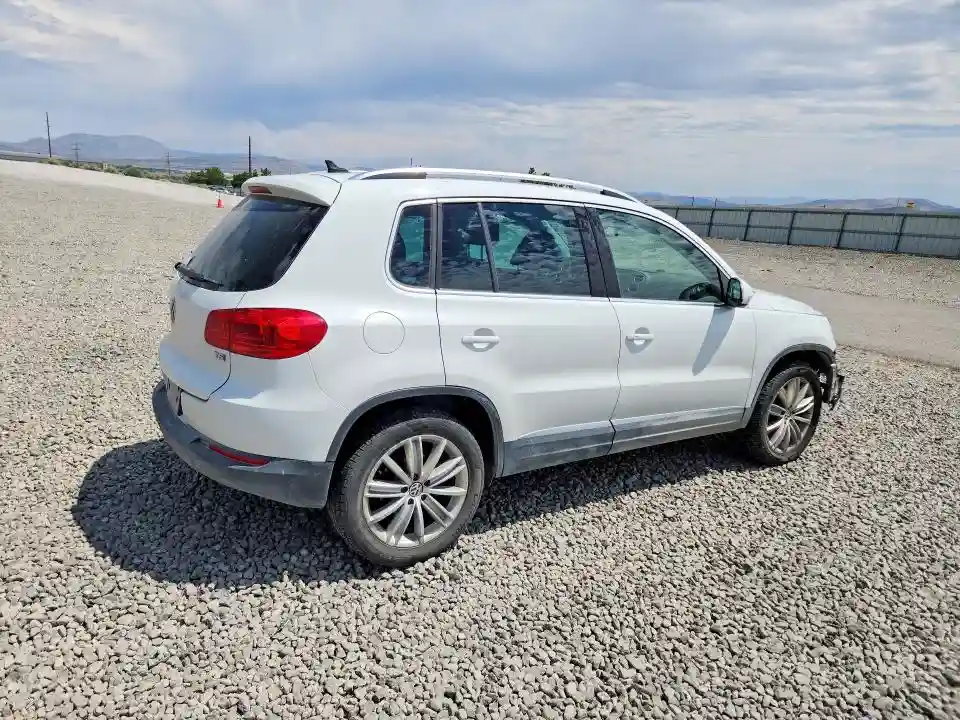 WVGAV7AX8GW591644 2016 VOLKSWAGEN TIGUAN-2
