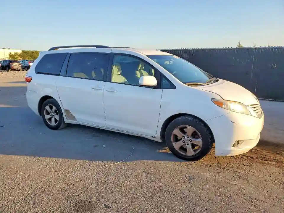 5TDKK3DC3FS611879 2015 TOYOTA SIENNA-3