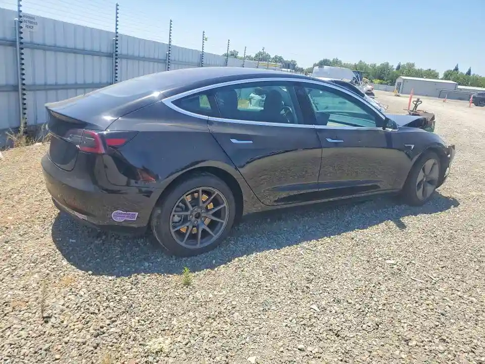 5YJ3E1EA8JF166064 2018 TESLA MODEL 3-2