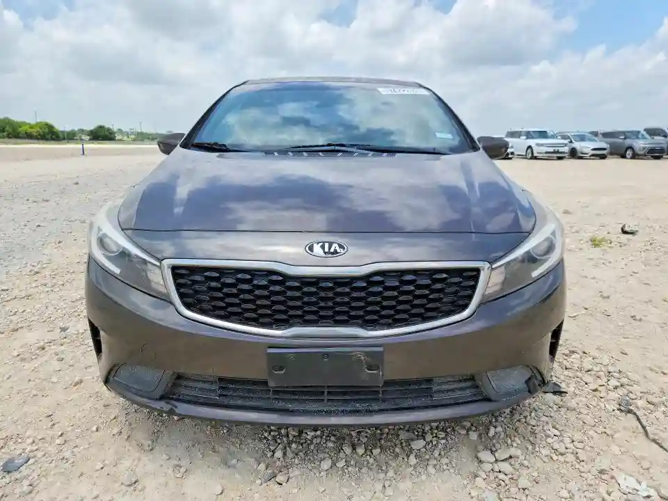 3KPFL4A76HE131957 2017 KIA FORTE-4