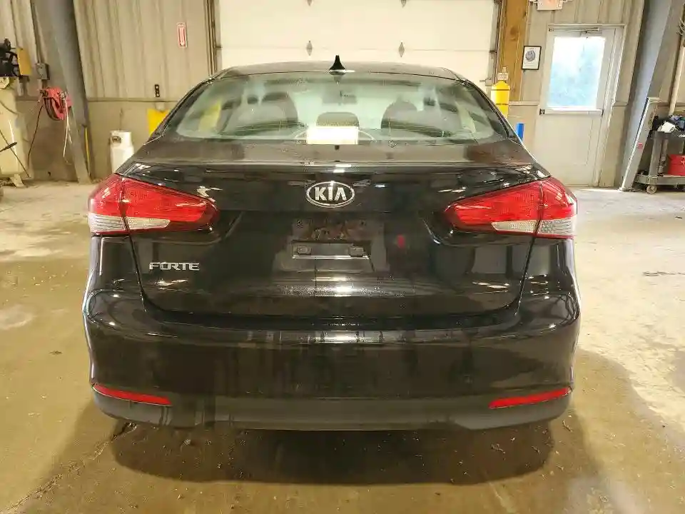 3KPFK4A77JE212619 2018 KIA FORTE-5