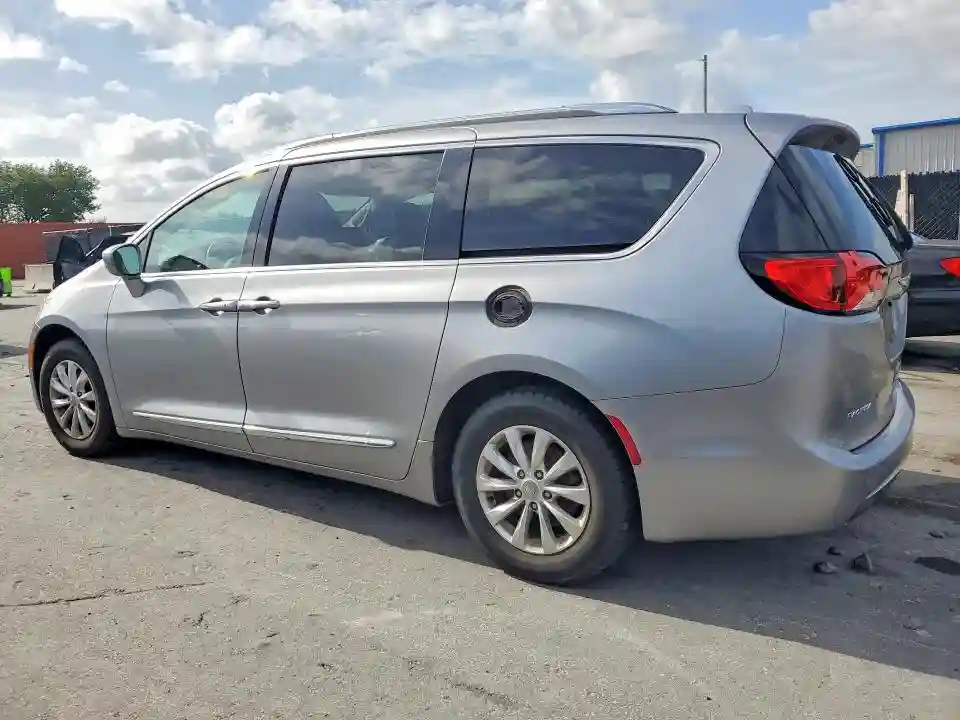 2C4RC1BG7JR110646 2018 CHRYSLER PACIFICA-1