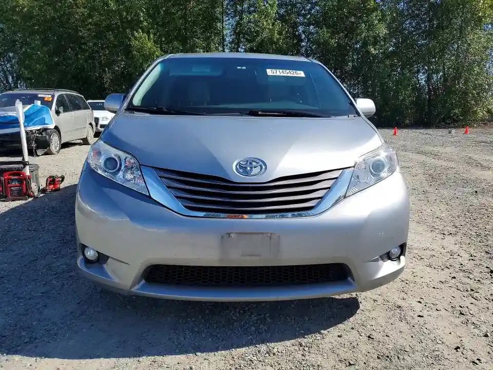 5TDDZ3DC5HS185216 2017 TOYOTA SIENNA-4