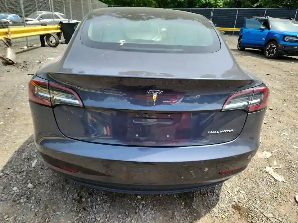 5YJ3E1EB8JF170205 2018 TESLA MODEL 3-5