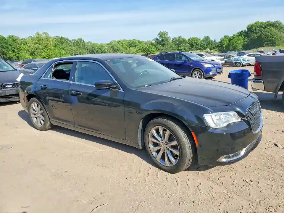 2C3CCARGXHH585854 2017 CHRYSLER 300-3