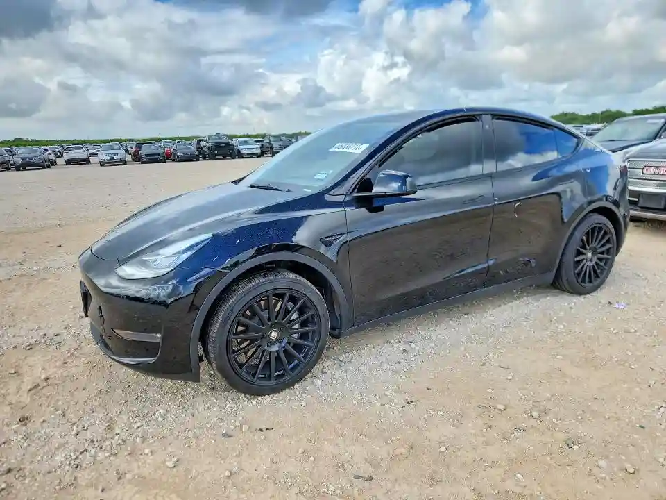 7SAYGAEE9NF337349 2022 TESLA MODEL Y-0