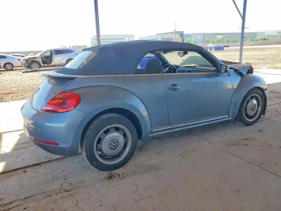 3VW517AT9GM821249 2016 VOLKSWAGEN BEETLE-2