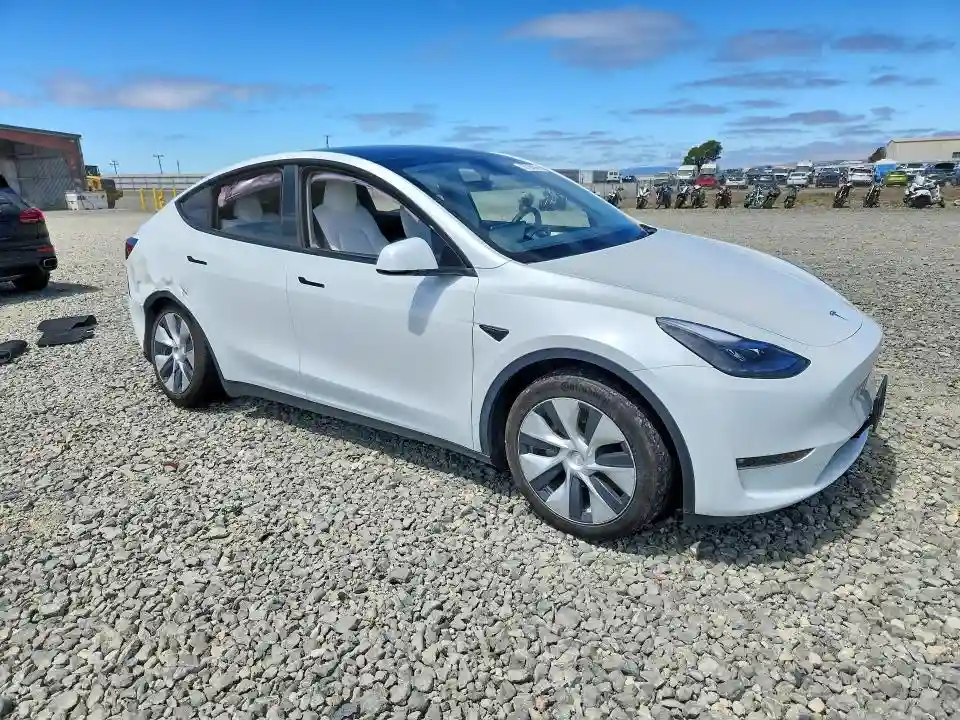 7SAYGAEE4PF683506 2023 TESLA MODEL Y-3