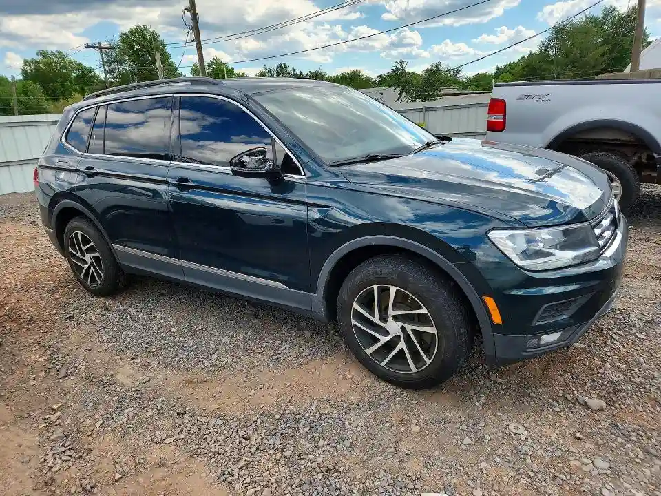 3VV3B7AX4JM025642 2018 VOLKSWAGEN TIGUAN-3