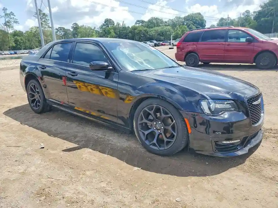 2C3CCABGXKH517197 2019 CHRYSLER 300-3