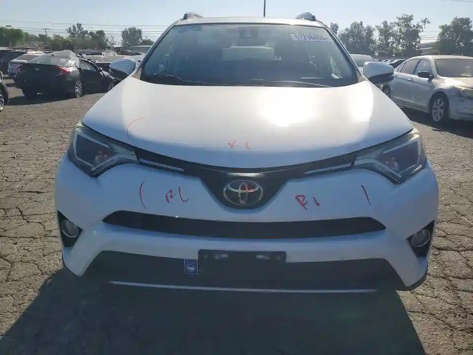 JTMWFREV0JJ197376 2018 TOYOTA RAV4-4