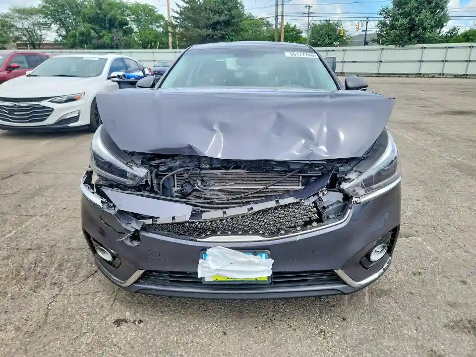 KNALC4J15H5058507 2017 KIA CADENZA-4