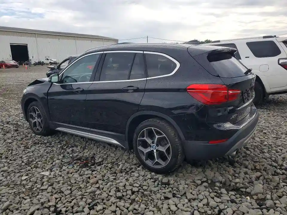 WBXHT3C3XJ5L30544 2018 BMW X1-1