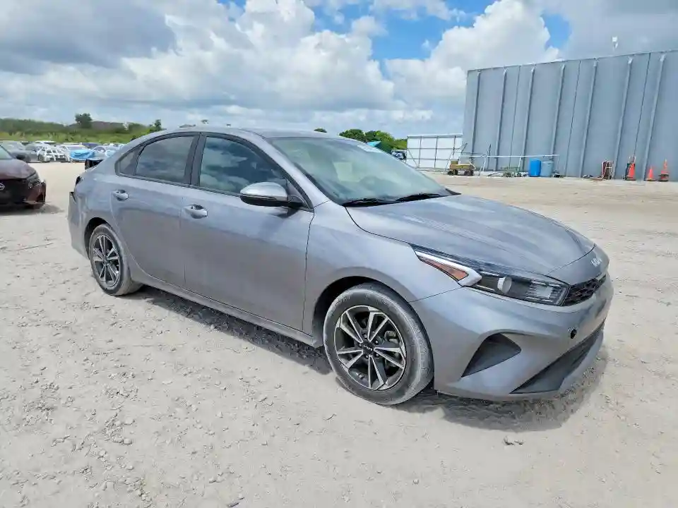 3KPF24AD3PE687277 2023 KIA FORTE-3