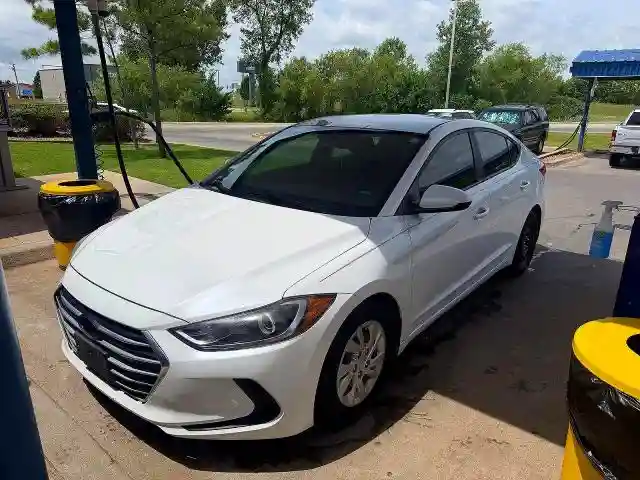 5NPD74LF4JH393624 2018 HYUNDAI ELANTRA-1