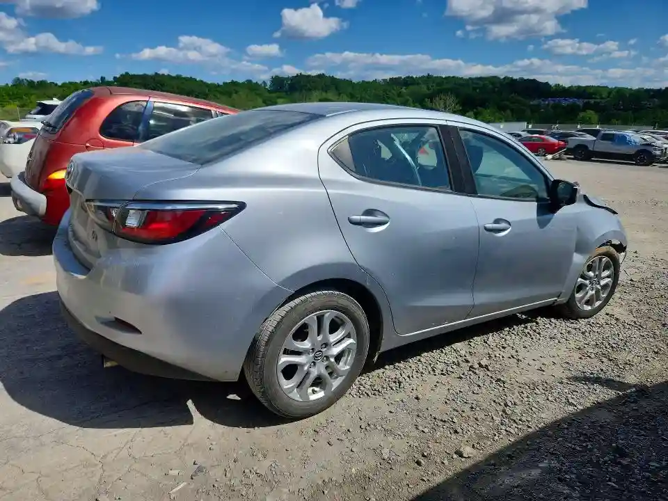 3MYDLBYV9JY328045 2018 TOYOTA YARIS-2