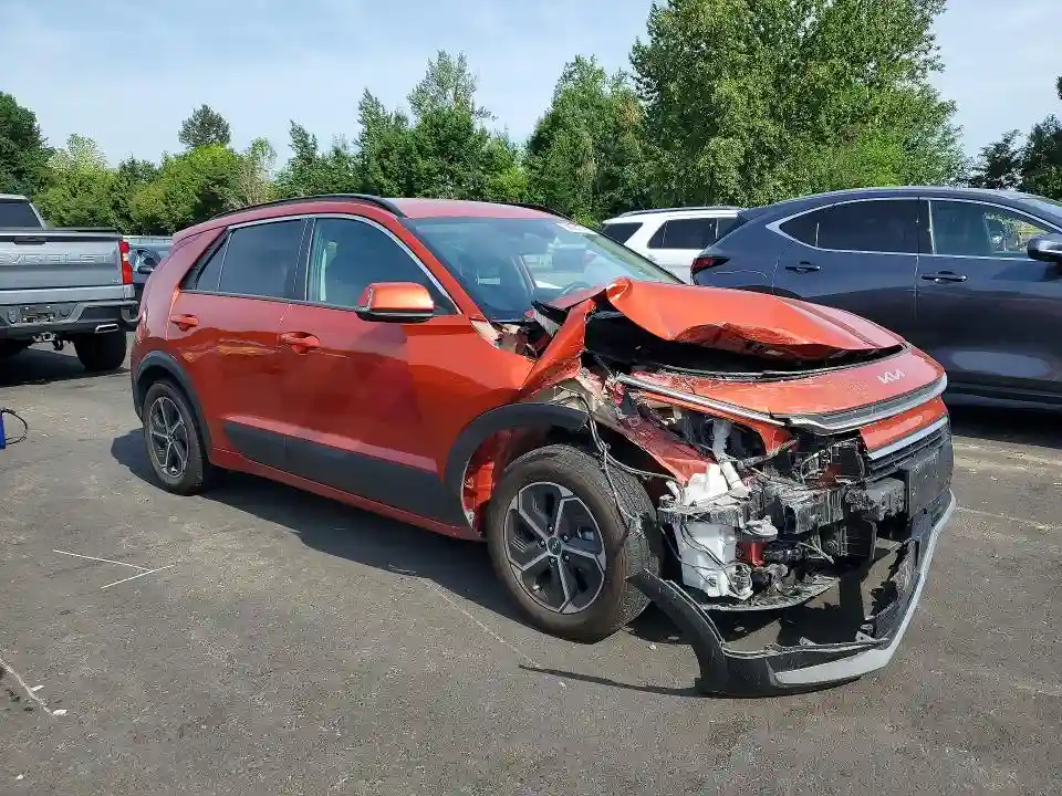 KNDCS3LF0P5063623 2023 KIA NIRO-3