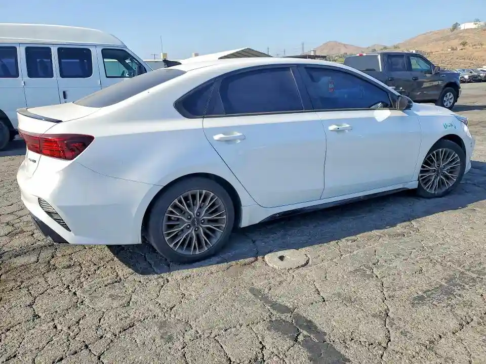3KPF54AD4NE472270 2022 KIA FORTE-2