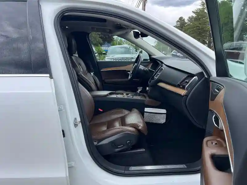 YV4A22PL0K1499418 2019 VOLVO XC90-4