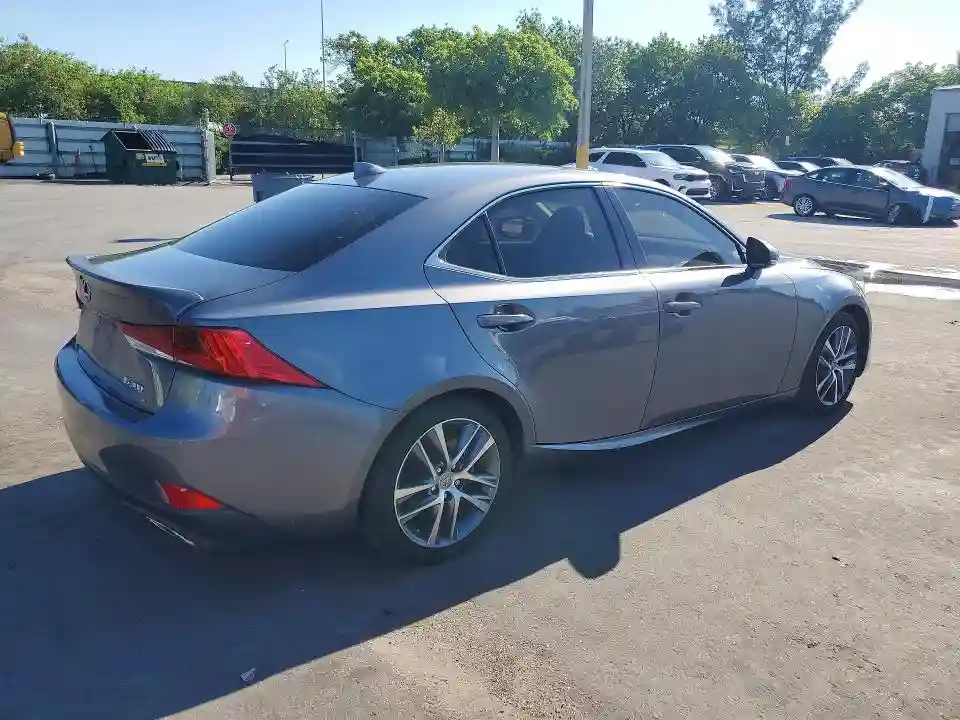 JTHBA1D22J5078905 2018 LEXUS IS-2