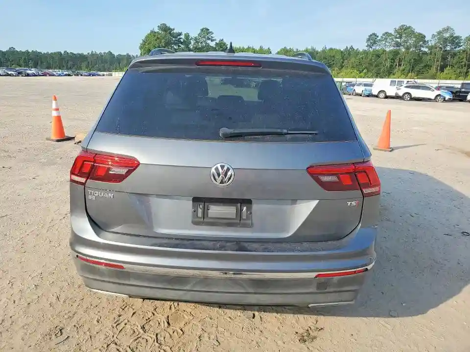 3VV3B7AXXJM205529 2018 VOLKSWAGEN TIGUAN-5