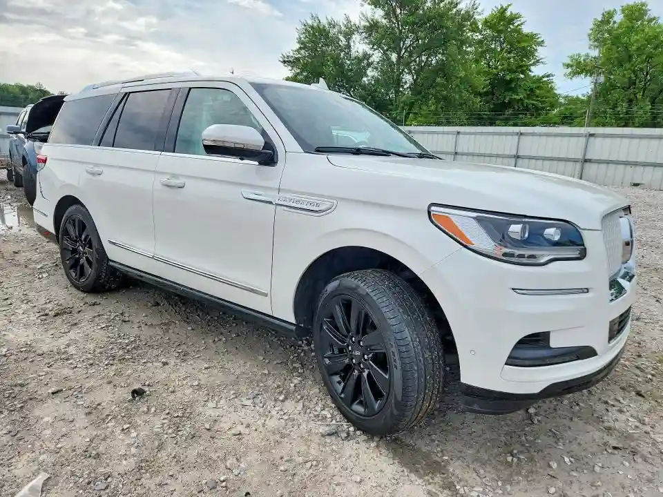 5LMJJ2LG5REL03158 2024 LINCOLN NAVIGATOR-3