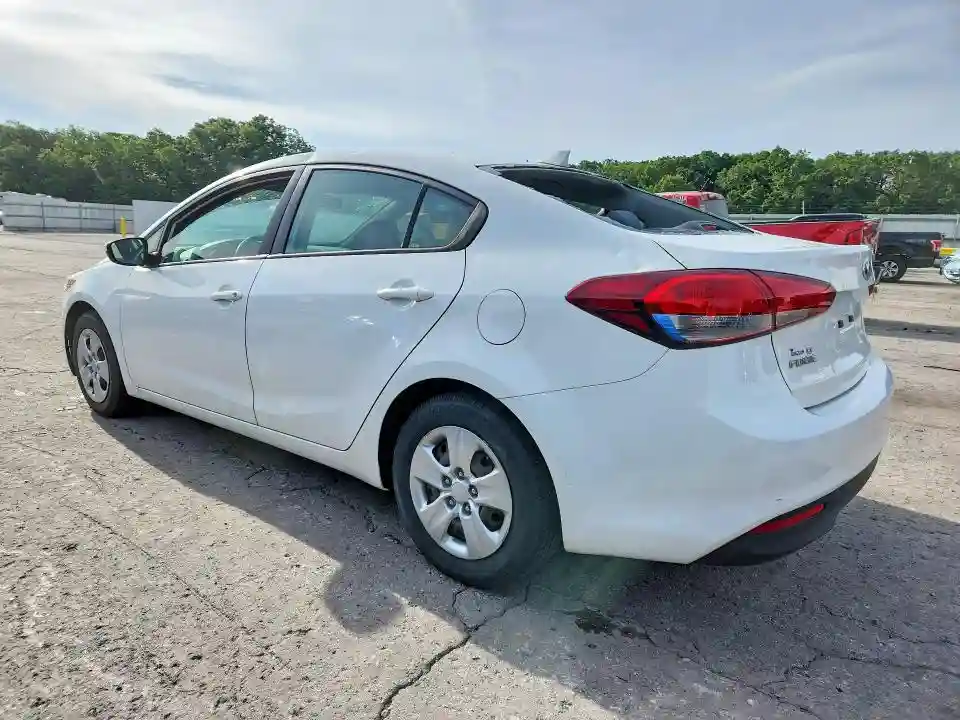 3KPFK4A79JE235657 2018 KIA FORTE-1