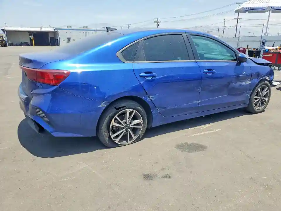 3KPF24AD2RE725391 2024 KIA FORTE LXS-2