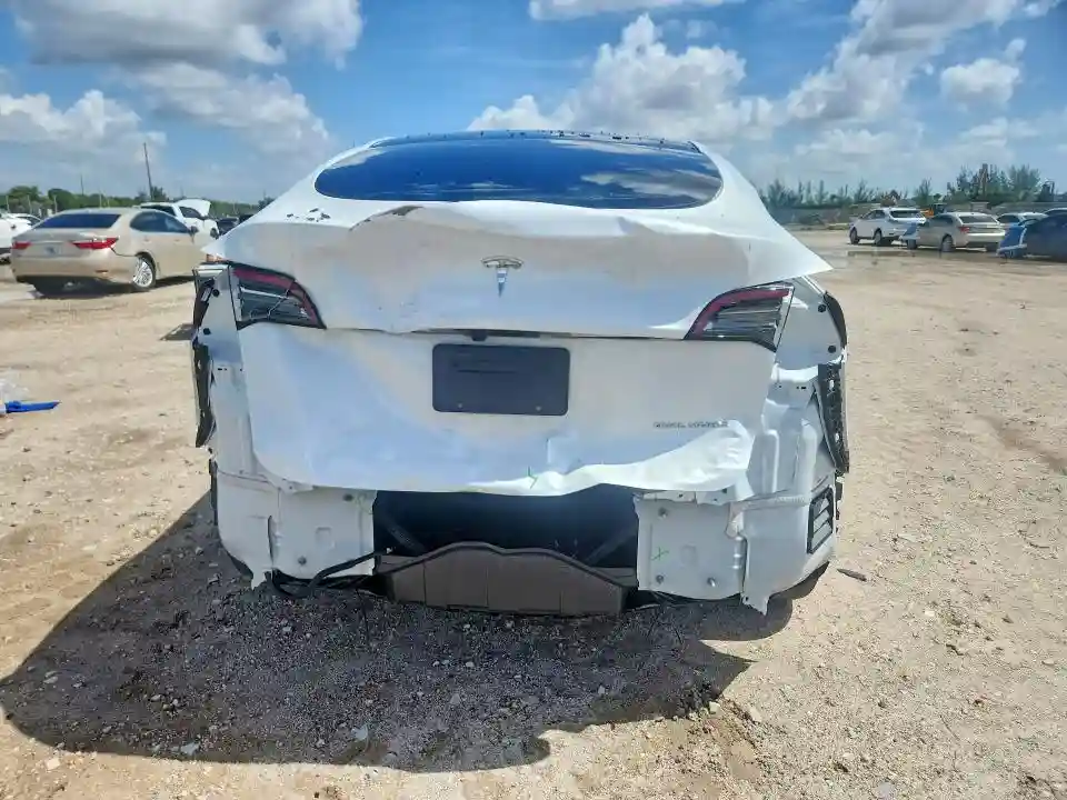 7SAYGDEE0RA246992 2024 TESLA MODEL Y-5
