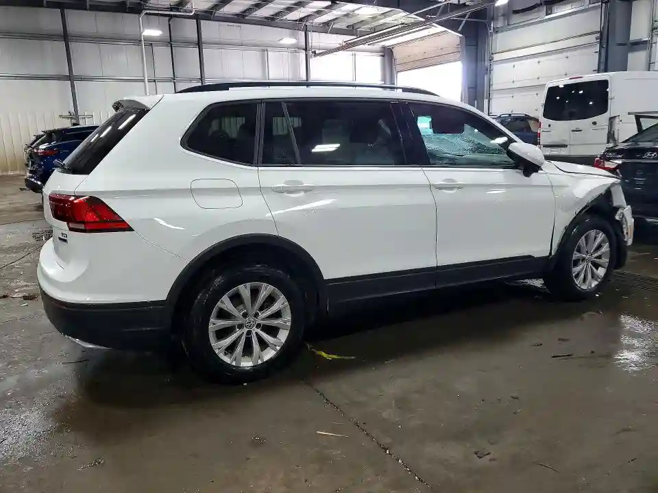 3VV0B7AX8JM047968 2018 VOLKSWAGEN TIGUAN-2