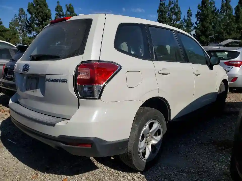 JF2SJAAC9JH617017 2018 SUBARU FORESTER-2