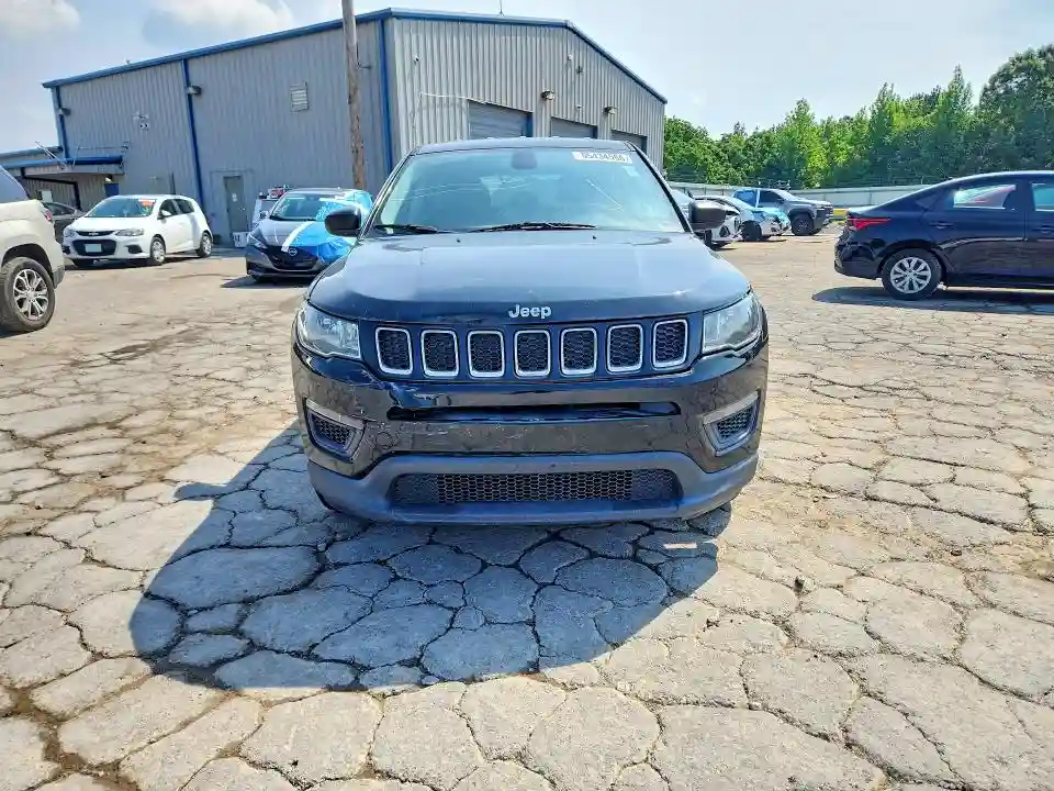 3C4NJDAB8JT100457 2018 JEEP COMPASS-4