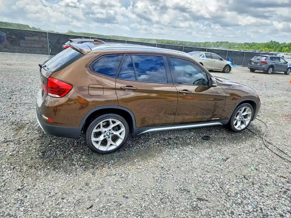 WBAVM1C55FV318485 2015 BMW X1-2