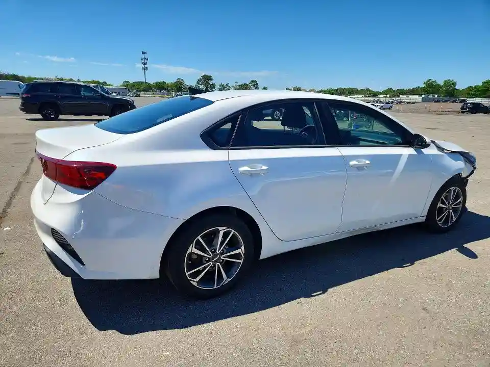 3KPF24AD0PE562639 2023 KIA FORTE-2
