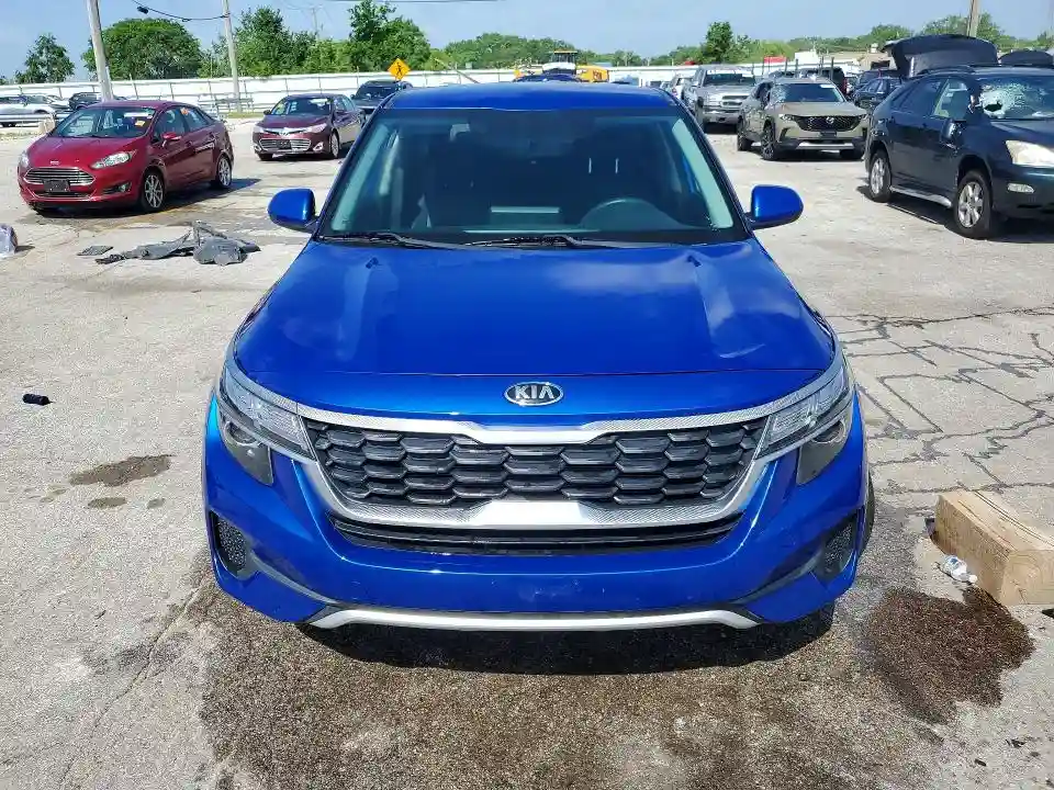 KNDEPCAA4M7047992 2021 KIA SELTOS-4