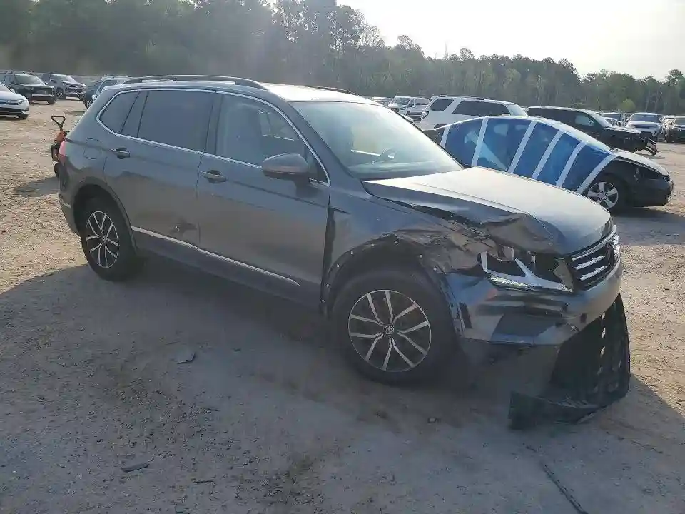 3VV3B7AXXJM205529 2018 VOLKSWAGEN TIGUAN-3