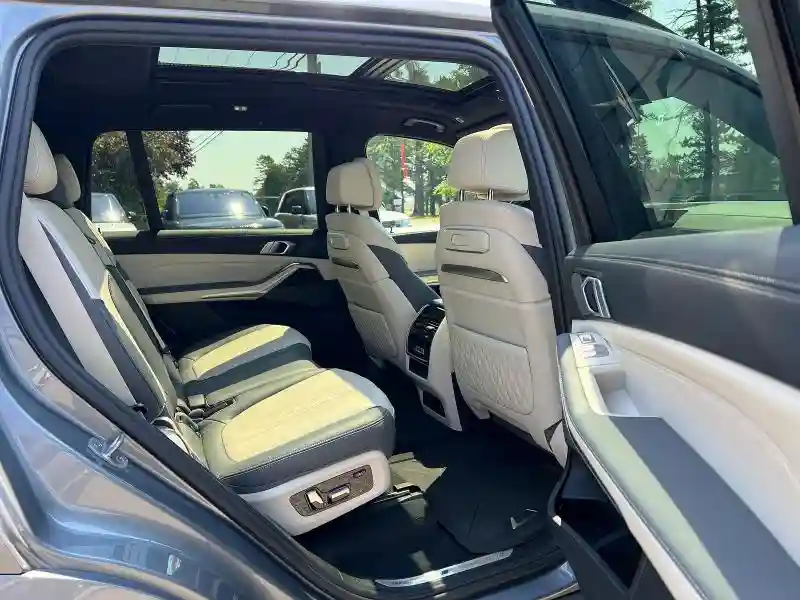 5UX23EM00P9P15677 2023 BMW X7-5