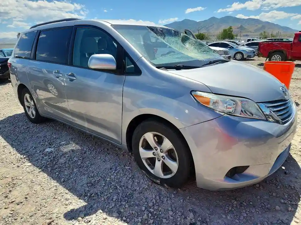 5TDKK3DC6FS558031 2015 TOYOTA SIENNA-3