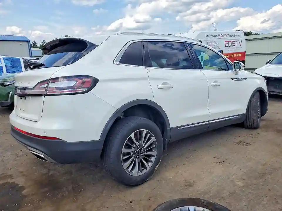 2LMPJ8J99PBL28839 2023 LINCOLN NAUTILUS-2