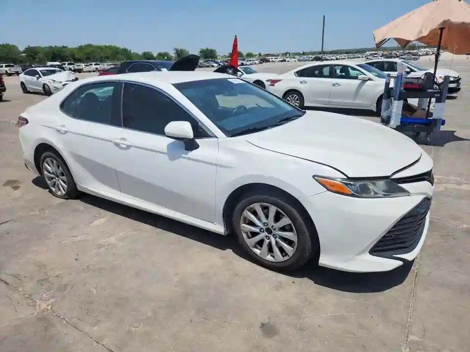 4T1B11HK1JU070761 2018 TOYOTA CAMRY-3