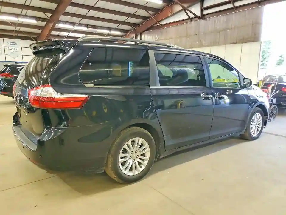 5TDYZ3DC1HS823723 2017 TOYOTA SIENNA-2
