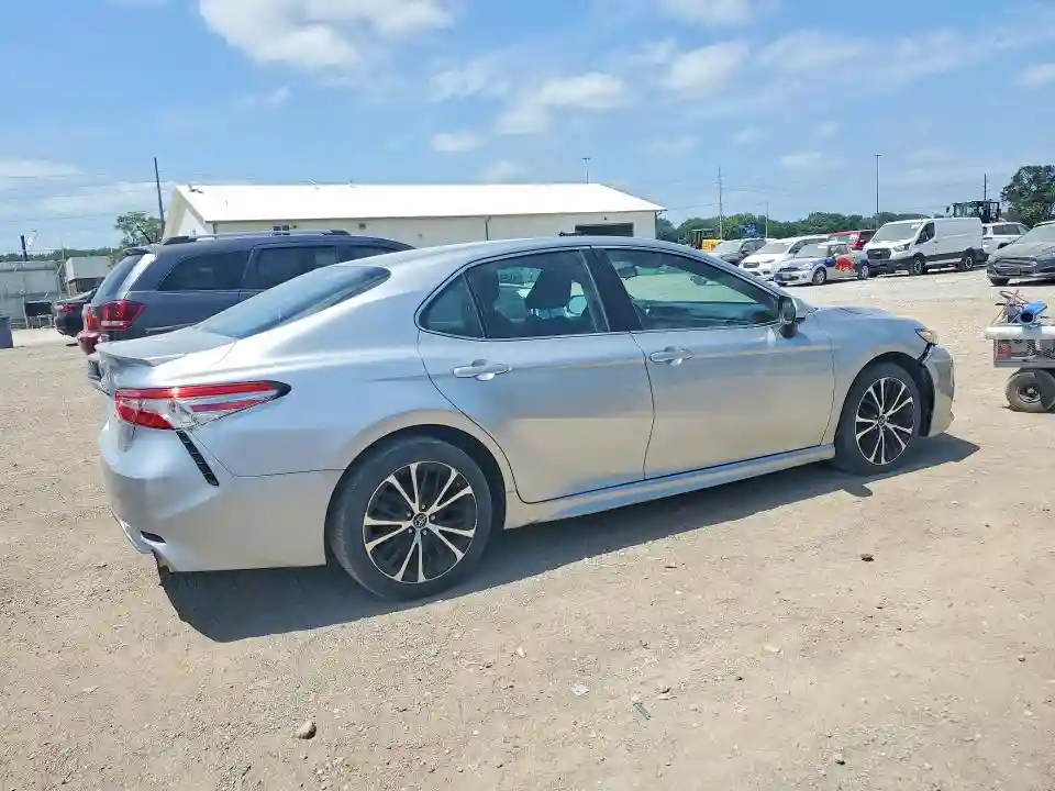 4T1B11HK3JU567357 2018 TOYOTA CAMRY-2