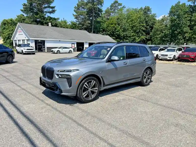 5UX23EM00P9P15677 2023 BMW X7-1