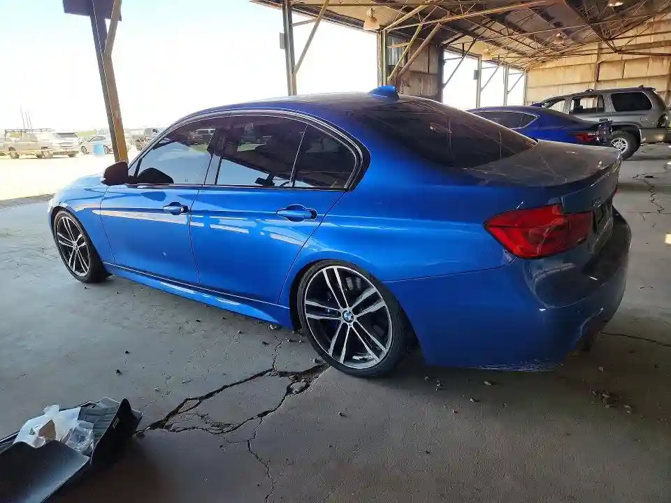 WBA8B7C58JA411894 2018 BMW 3 SERIES-1