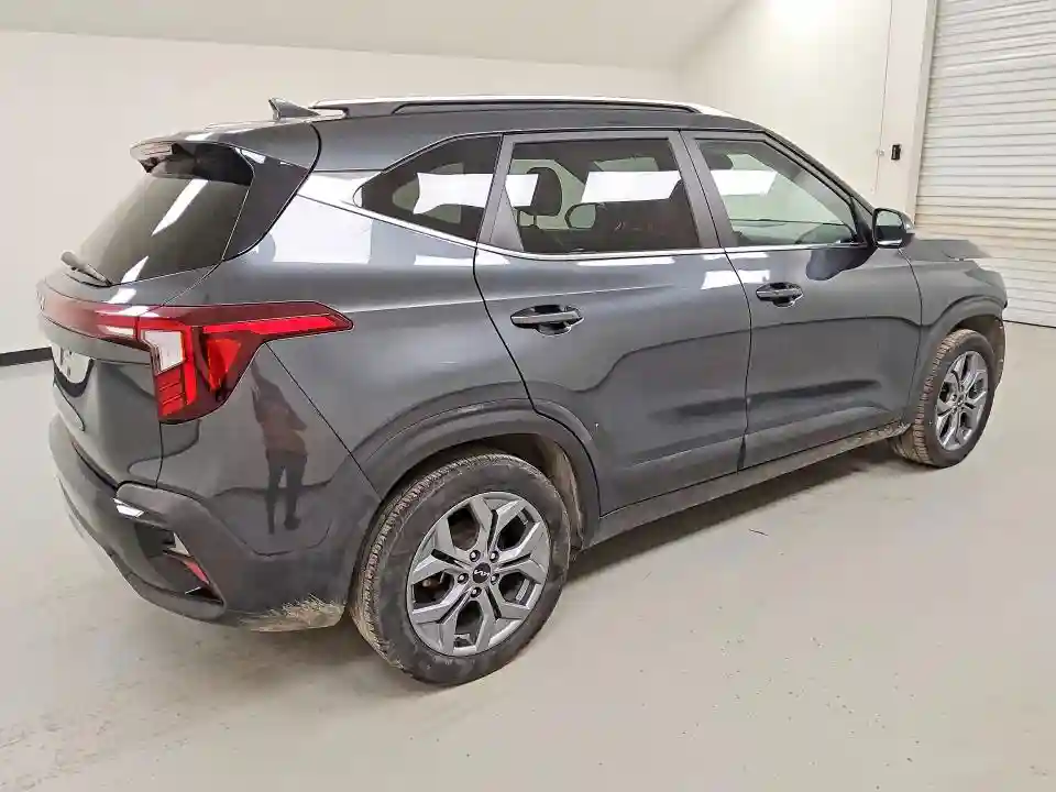 KNDEU2AAXR7476161 2024 KIA SELTOS-2